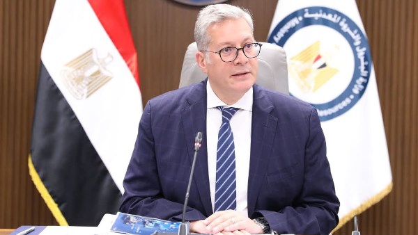 كريم بدوي وزير البترول