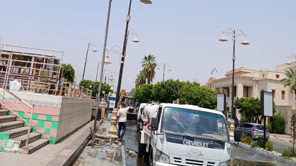 رئيس شركة مياه الشرب يتابع عمليات إصلاح الكسر 