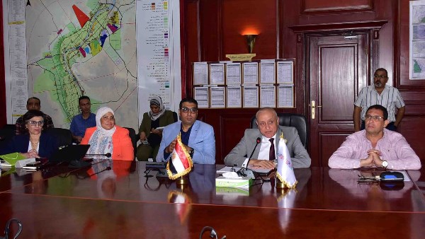 اجتماع محافظ الأقصر لبحث تطوير منظومة المتابعة والتقييم 