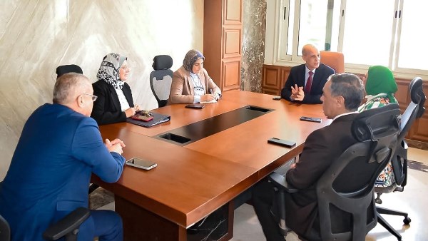 اثناء الإجتماع 