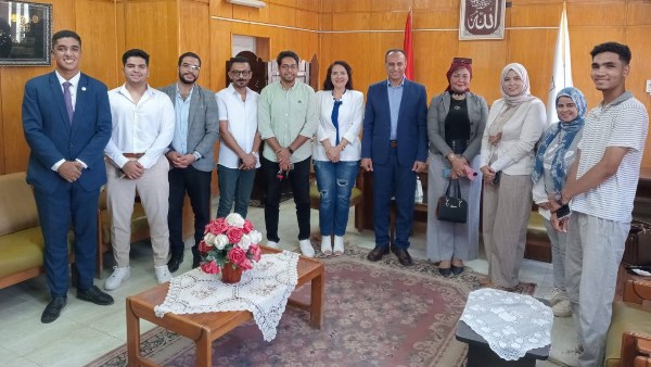اثناء لقاء وكيل صحة بني سويف بوفد اتحاد بشبابها