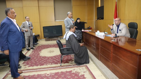 اثناء اللقاء