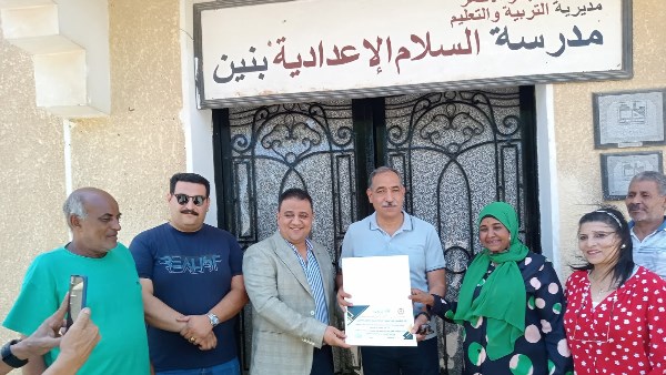 اثناء تكربم رجل الاعمال هيدرا مسعد