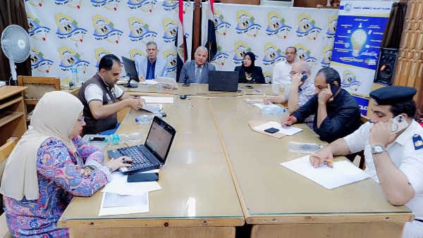 د. خالد قبيصى يتابع غرفة العمليات لامتحانات الثانوية العامة 