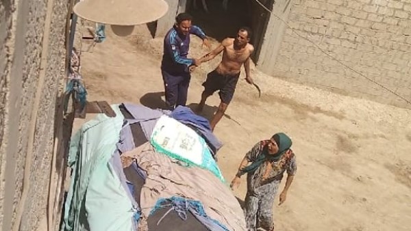 ضبط ثلاثة متهمين هددوا أسرة بسلاح أبيض
