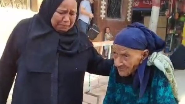 الحاجة سيدة (105 أعوام) تحقق حلم العمرة