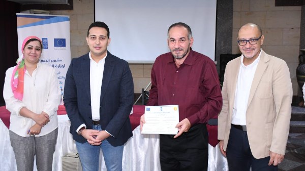 نائب محافظ الفيوم يكرم المشاركين في برنامج إعداد مشروعات التنمية الاقتصادية