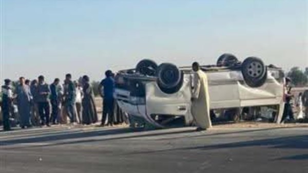 إصابة 7 أشخاص في انقلاب ميكروباص بطريق أسيوط الصحراوي الغربي