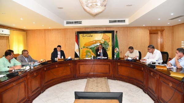 محافظ الفيوم يتفقد سير العمل في ملفات تقنين أملاك الدولة والتصالح بمخالفات البناء