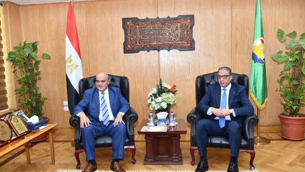 محافظ الفيوم يبحث مع نواب البرلمان والشيوخ احتياجات ومطالب المواطنين