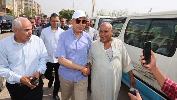 محافظ المنيا أثناء جولته بدير مواس