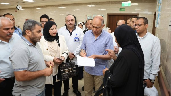 محافظ المنيا يوجه بإعانات عاجلة للأسر الأولي بالرعاية