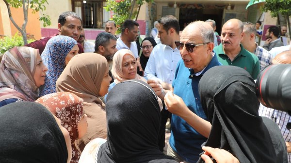 محافظ المنيا خلال جولة ميدانية