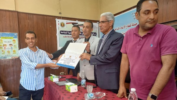 تكريم الزميل عبد الرحمن الصافي مراسل موقع بصراحة الإخباري في قنا 