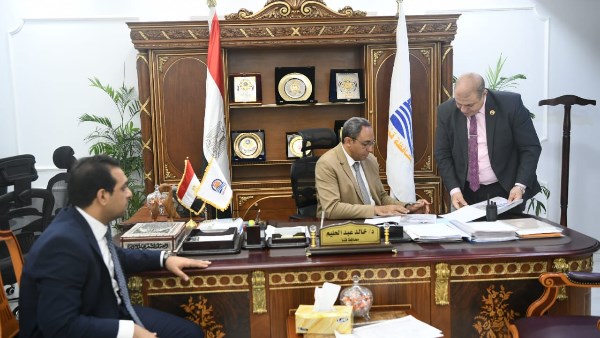 محافظ قنا 