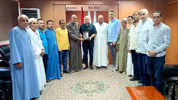 مياة البحيرة 