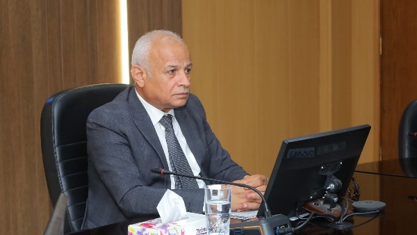 مياة البحيرة 