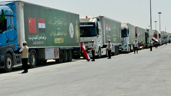  دخول قافلة «بيت الزكاة والصدقات» الإغاثية الحادية عشرة إلى أهالينا في غزة 