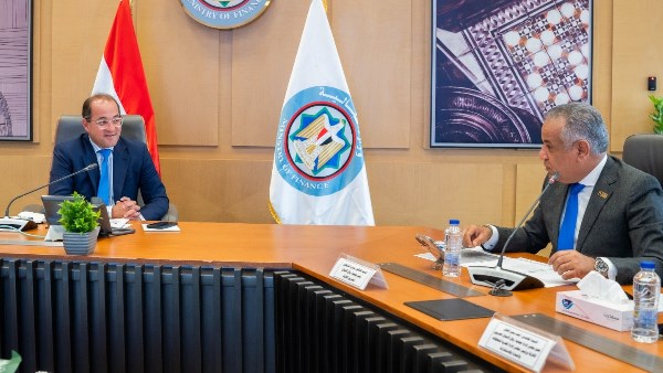  وزير المالية