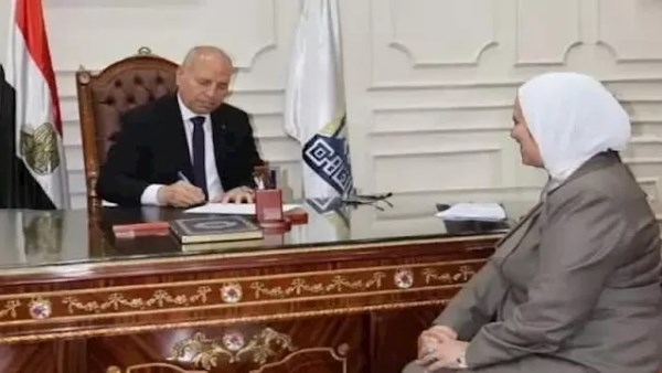 محافظ القاهرة يستقبل مدير مديرية التعليم عقب توليها مهام منصبها الجديد 