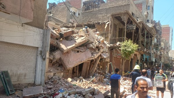 المنزل المنهار
