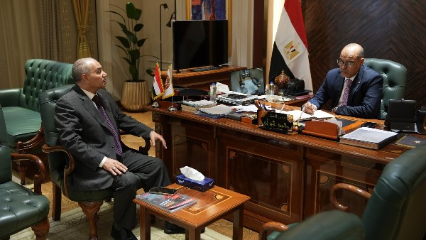 وزير العمل مع رئيس الجالية المصرية بالقصيم