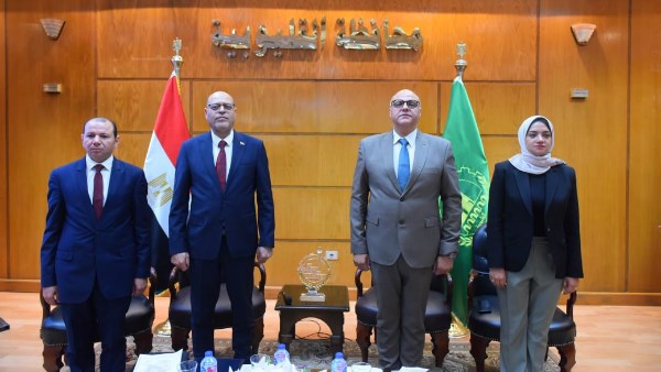 وزير العمل ومحافظ القليوبية