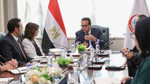 الدكتور خالد عبدالغفار وزير الصحة 