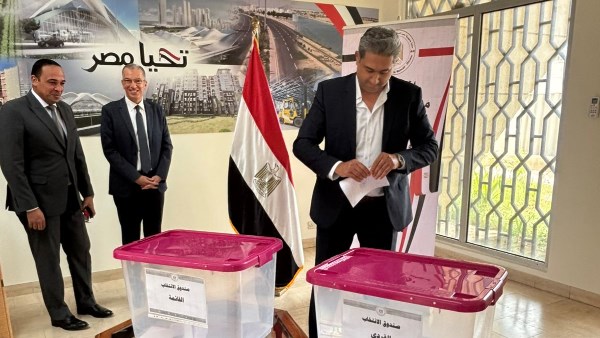 الجاليات المصرية بالخارج تواصل توافدها للمشاركة في انتخابات الشيوخ 