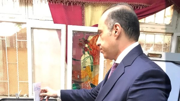 المستشار محمود فوزي يدلي بصوته بانتخابات الشيوخ ٢٠٢٥
