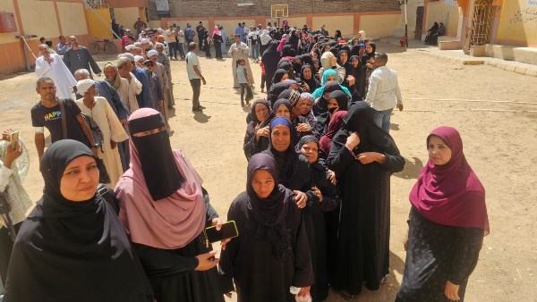 المواطنين بقنا يشاركون في العملية الانتخابية المواطنين بقنا يشاركون في العملية الانتخابية