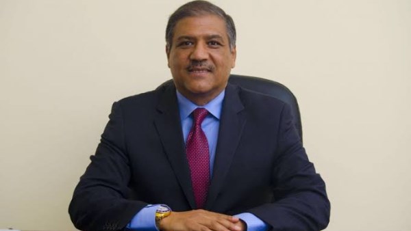 الدكتور عفت السادات، رئيس حزب السادات الديمقراطي ووكيل لجنة العلاقات الخارجية بمجلس الشيوخ