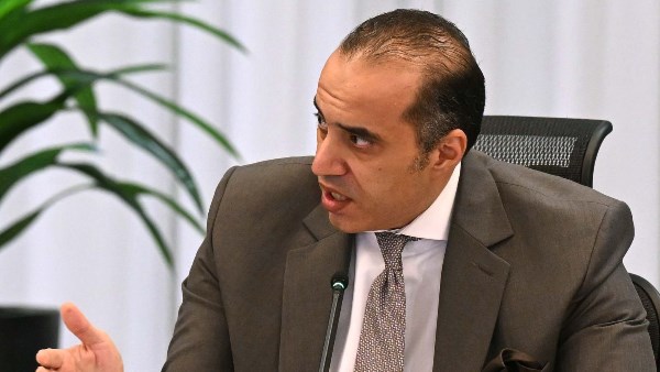 المستشار محمود فوزي وزير الشئون النيابية والقانونية والتواصل السياسي 