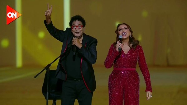 الفنانة أنغام والكنج محمد منير