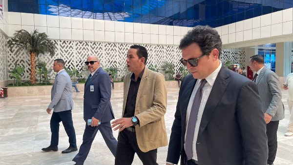 وزير الثقافة يتابع إجراءات خروج جثمان الأديب الكبير صنع الله إبراهيم