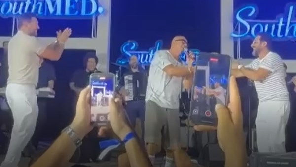 أحمد حلمي وعمرو يوسف عمله مفاجأة لعمرو دياب أحمد حلمي وعمرو يوسف عمله مفاجأة لعمرو دياب