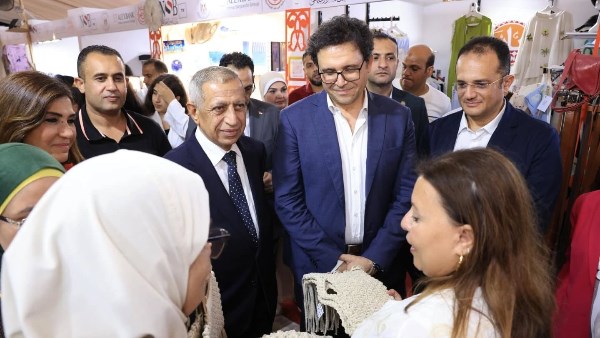 وزير الثقافة يتفقد معرض “ديارنا” للحرف التراثية