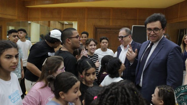 وزير الثقافة يشهد البروفات التحضيرية لافتتاح ملتقى "أولادنا"
