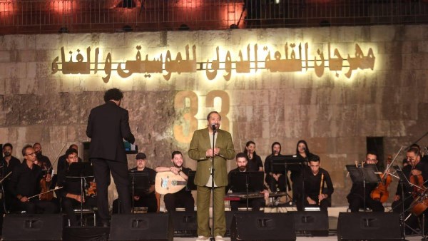 روايات المشاعر في محاكي القلعة 33 