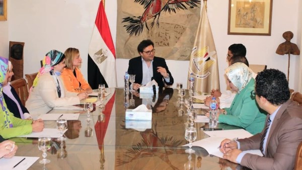 وزير الثقافة في حوار مع وفداً من مسؤولين منصة حوار 