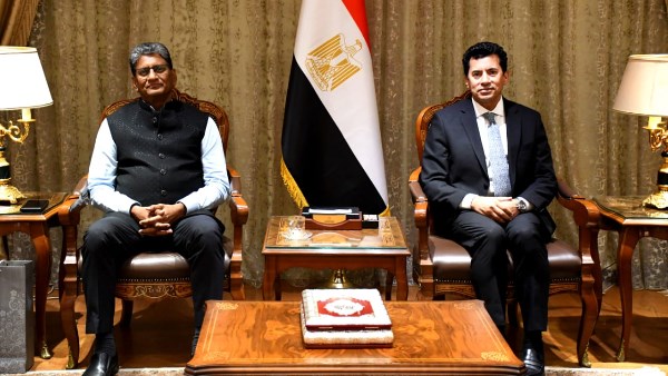 وزير الرياضة وسفير الهند