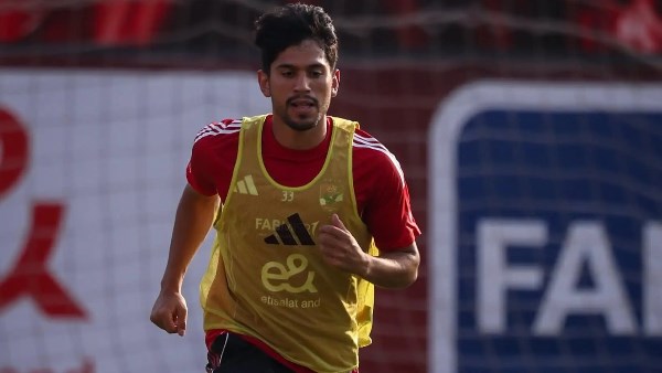 لاعب الأهلي محمد شكري