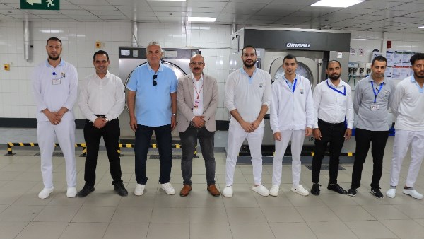 نصر إبراهيم في زيارة إنسانية لمستشفى الناس