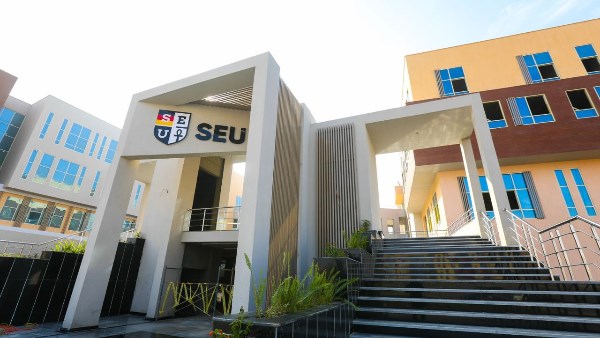 جامعة ساكسوني مصر 