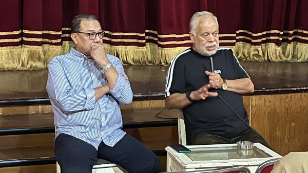 أشرف زكي في لقاء مؤثر مع الفرق المستقلة