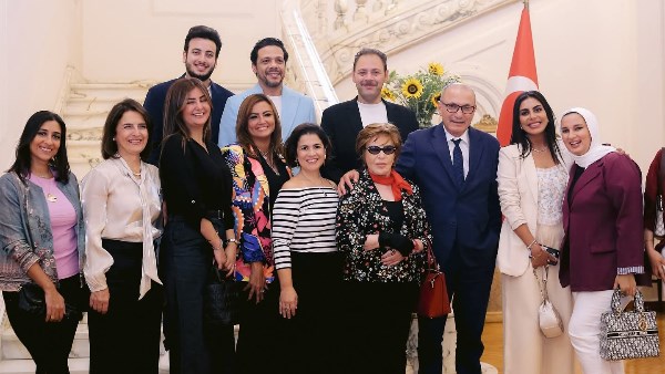 صفية العمري وبشرى ونجوم الفن في زيارة فنية للسفير التركي بالقاهرة