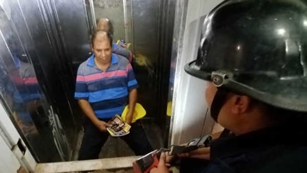 الأمن ينقذ شخصًا احتُجز داخل مصعد بأحد عقارات القاهرة