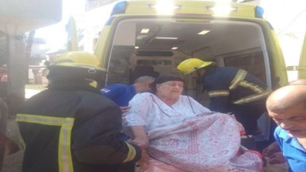 الأمن يساعد في نقل مسنّة لتلقي العلاج بالبحيرة