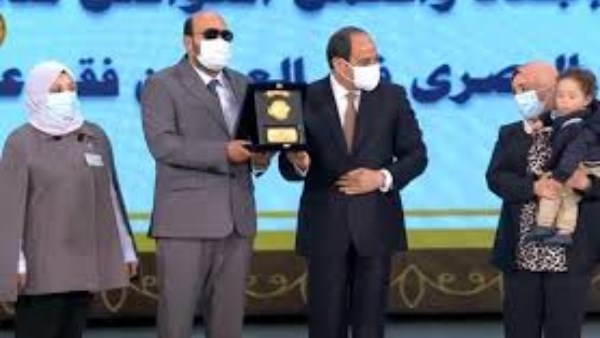 «إحنا ما بننساش ولادنا».. تفاصيل مكالمة الرئيس السيسي للطبيب محمود قنيبر 