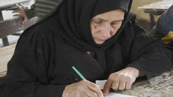 «معلومات الوزراء»: خطة لإعلان مصر خالية من الأمية بحلول 2030
